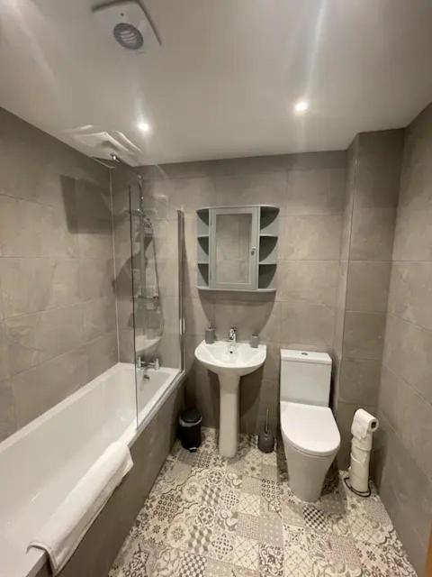 Spectacular 2 Bedroom Balcony Sea View Flat Scarborough Esterno foto